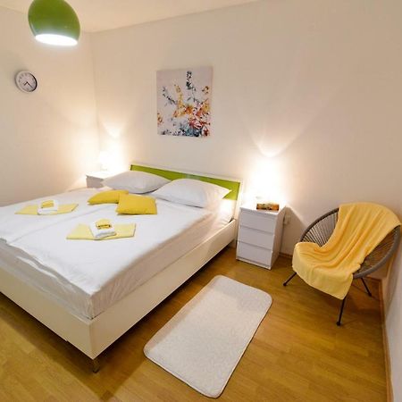 Apartman Modric Hotel Zara Esterno foto