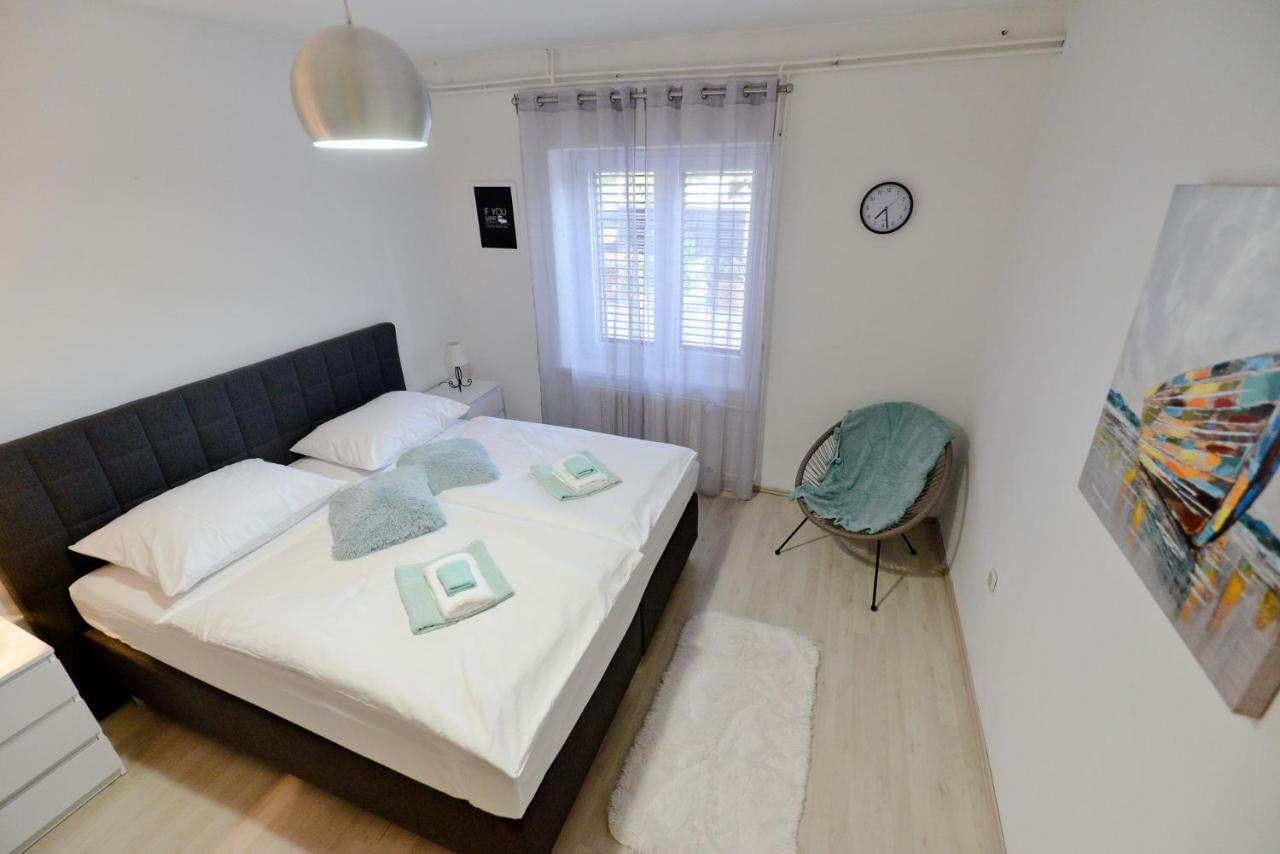 Apartman Modric Hotel Zara Esterno foto