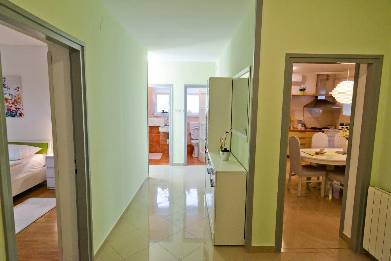 Apartman Modric Hotel Zara Esterno foto