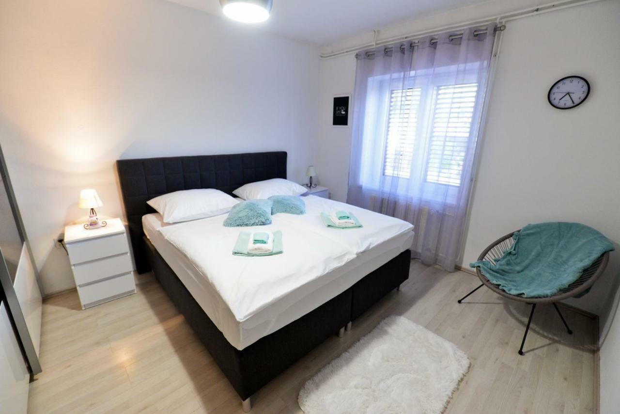 Apartman Modric Hotel Zara Esterno foto