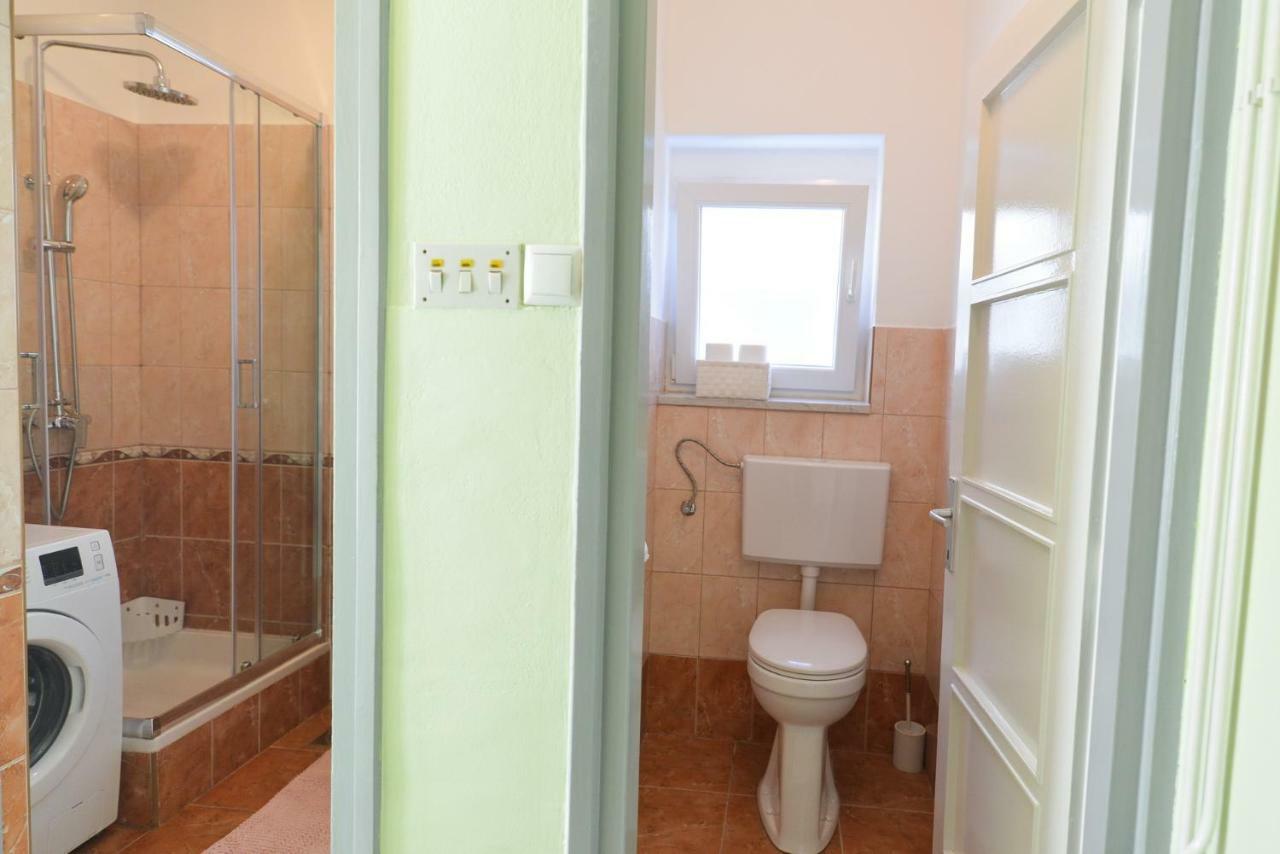 Apartman Modric Hotel Zara Esterno foto